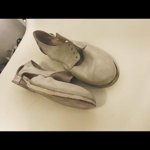 Distressed cut-out white genuine leather shoes